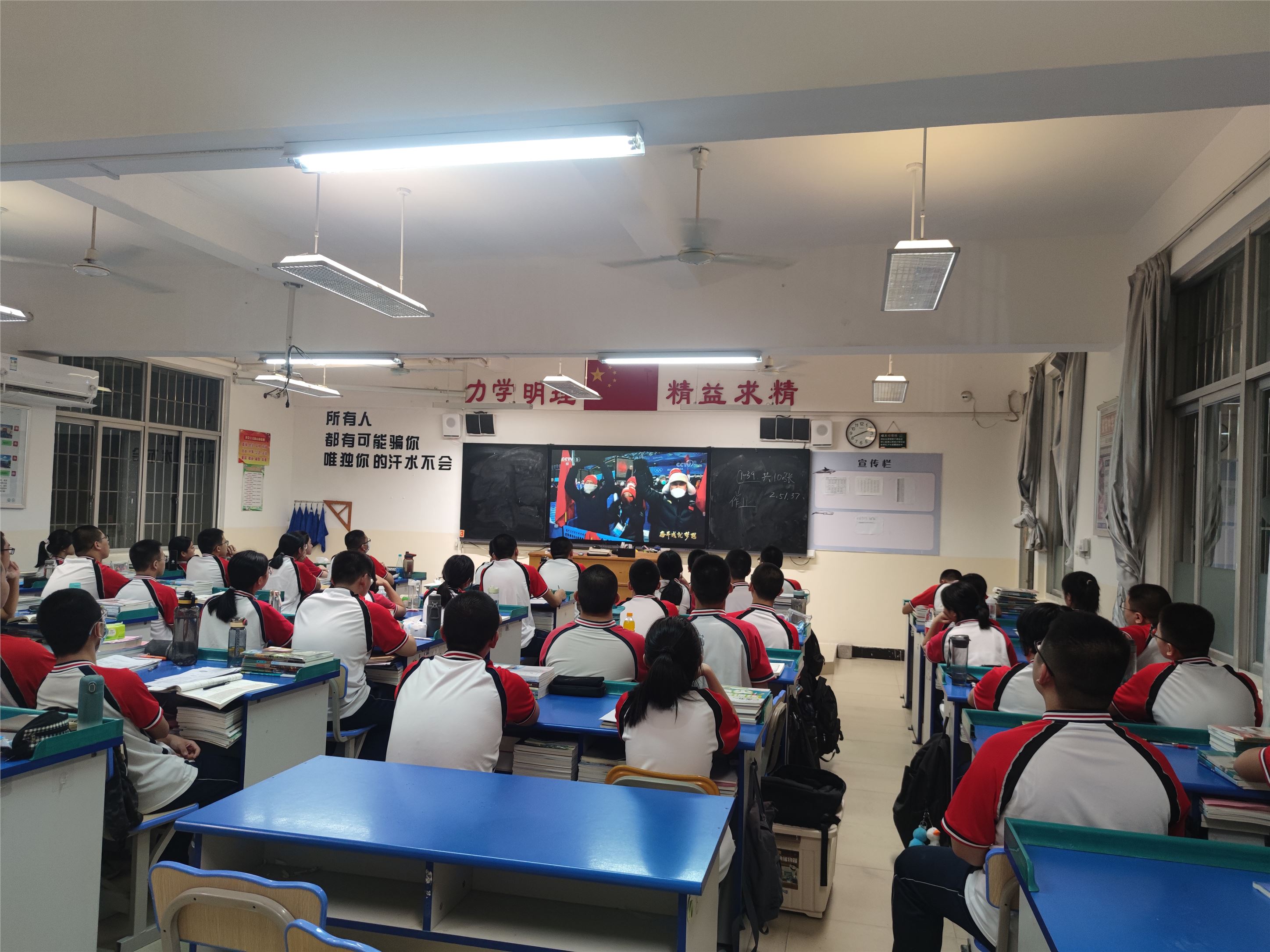 高一8班-活动照片-2.jpg