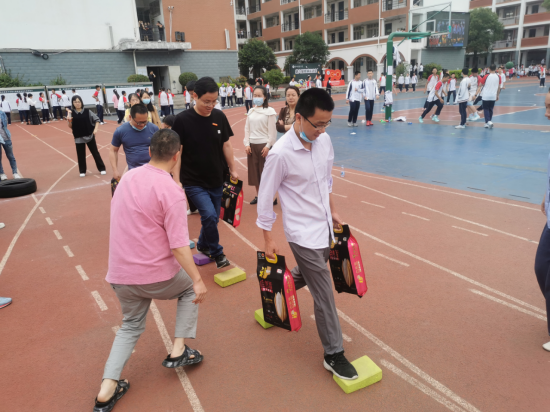 我校举行教职工趣味运动会392.png