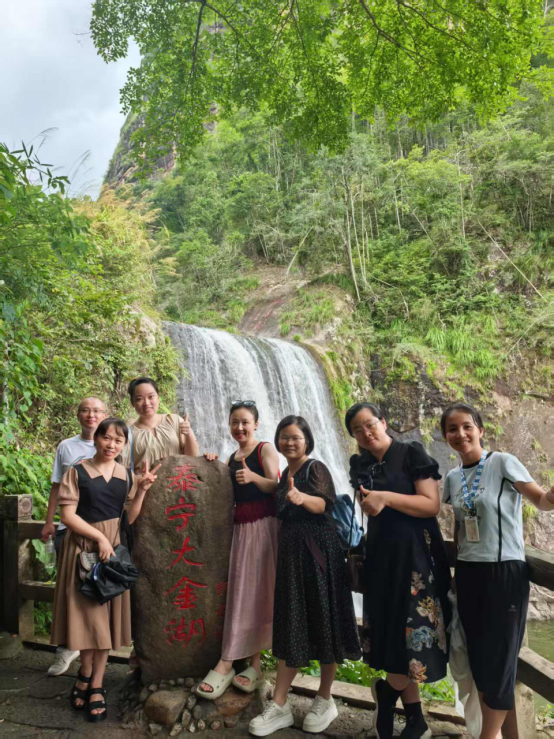 丹霞映照教育心 山水滋养师者情698.png